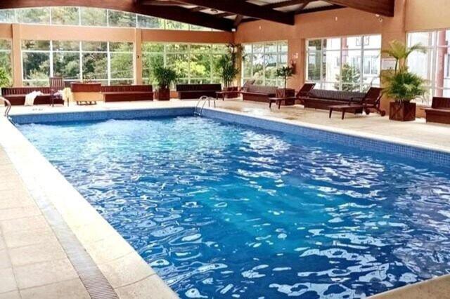 Apartamento No Residencial Village No Centro De Gramado, Com Piscina Aquecida E Hidromassagem Esterno foto