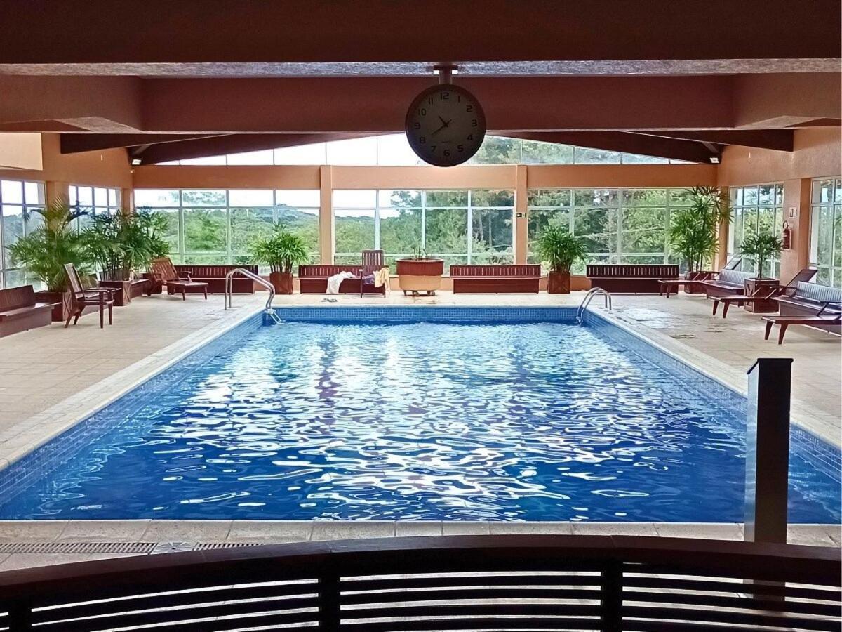 Apartamento No Residencial Village No Centro De Gramado, Com Piscina Aquecida E Hidromassagem Esterno foto