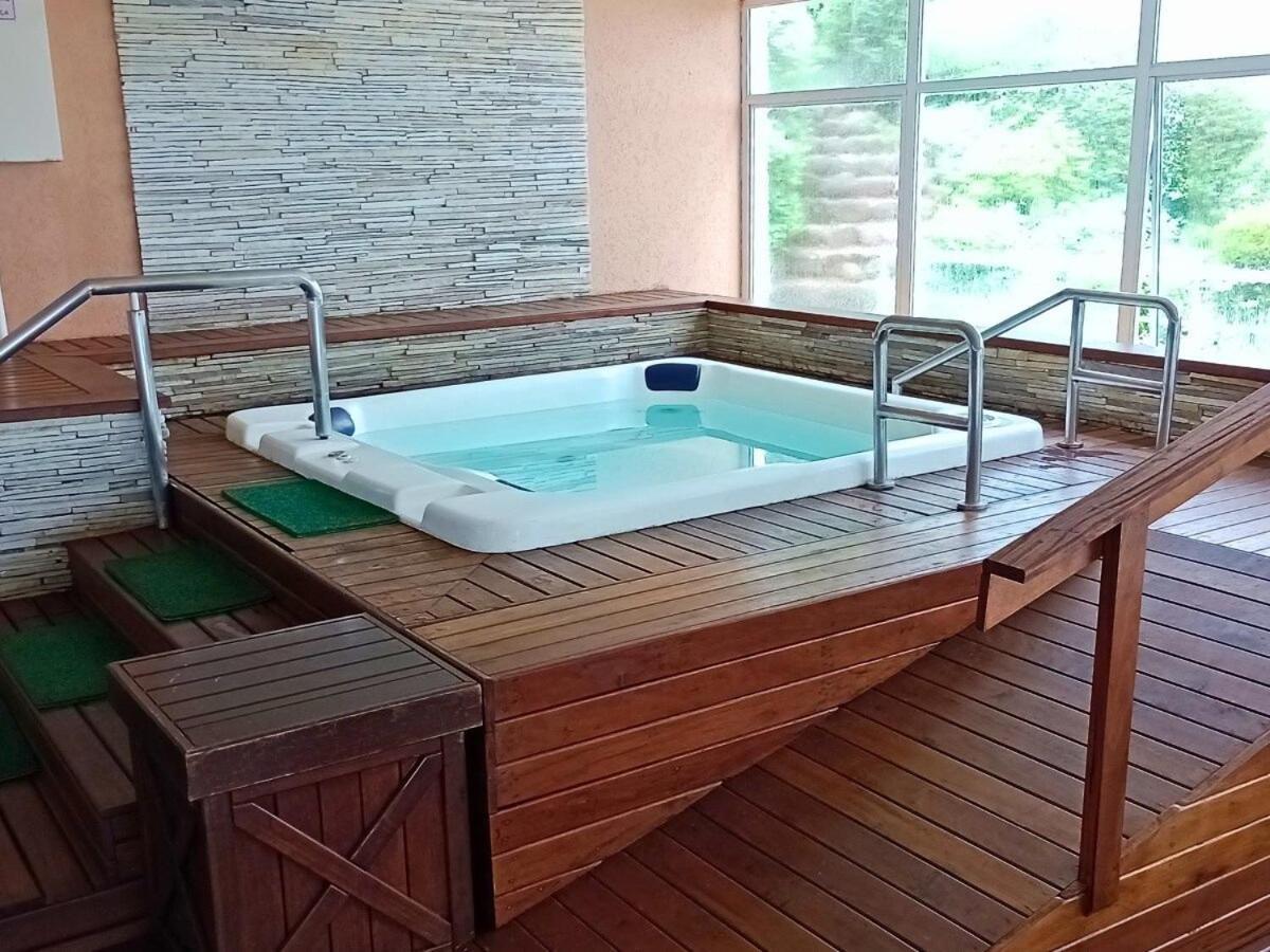 Apartamento No Residencial Village No Centro De Gramado, Com Piscina Aquecida E Hidromassagem Esterno foto